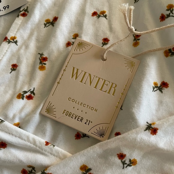 NWT! Crop top with tie around waste - Picture 6 of 7